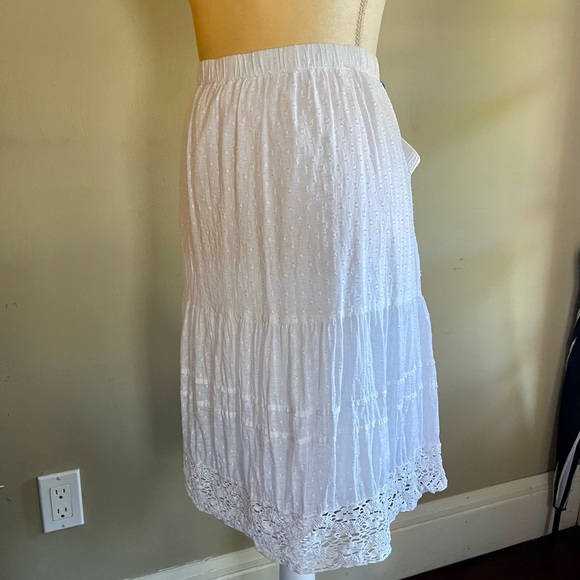 Beautiful and Ultra Feminine White Swiss Dot With Crochet Hem Skirt Size XL - Picture 2 of 7
